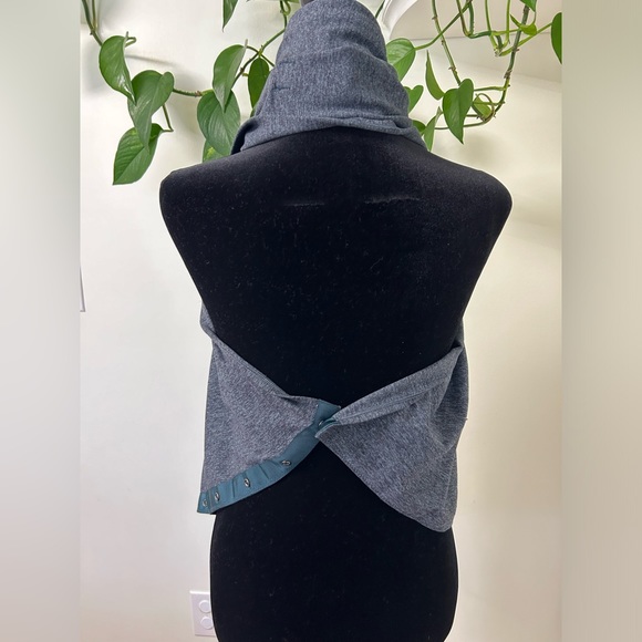 Lululemon Vinyasa Wrap / Customizable Snap Scarf - Picture 4 of 6